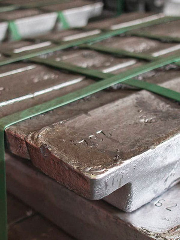 Свинец в чушках